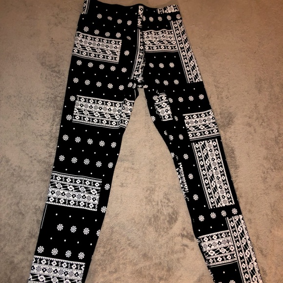 Nike Pants - Color: Black and White